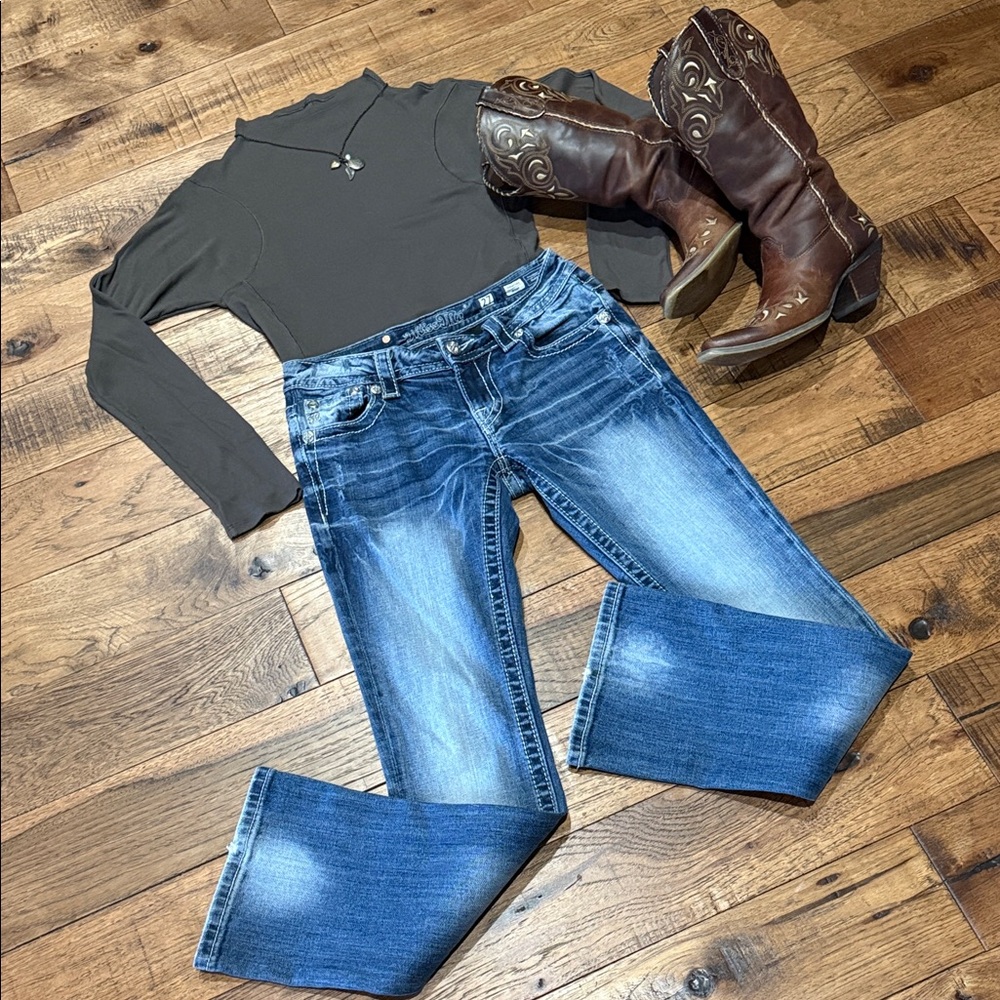 Mid Rise Boot Cut Jeans Flap Back Pockets Embroidered Studded Miss Me Women's 27